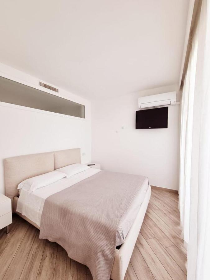 Bmp Apartment Orchidea Piscina, Giardino E Spiaggia Con Molo سيرمِيوني المظهر الخارجي الصورة