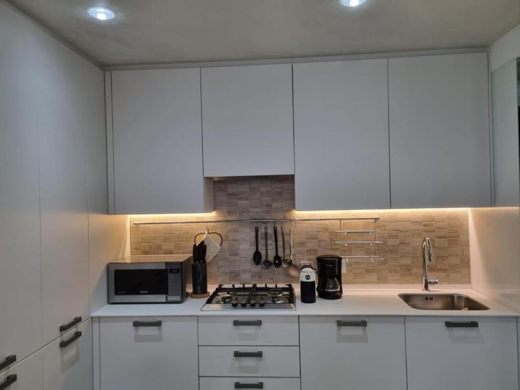 Bmp Apartment Orchidea Piscina, Giardino E Spiaggia Con Molo سيرمِيوني المظهر الخارجي الصورة